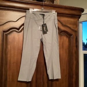 BNWT SIZWMEDIUM STRTCH GREY PULL ON CAPRIS
